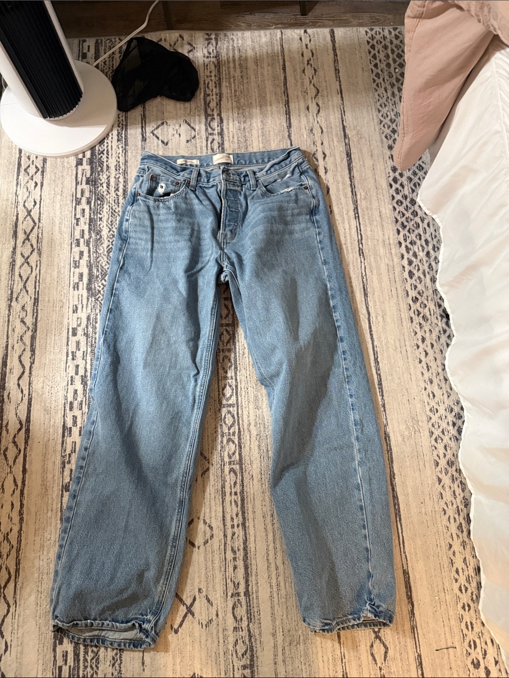 Universal Thread Light Wash Straight-Leg Jeans
